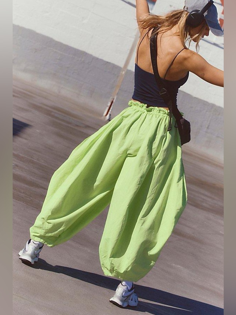 🔥SOLD🔥FREE PEOPLE MOVEMENT ON THE PULSE BALLOON PANTS Size M NWT in Lime - Picture 4 of 7